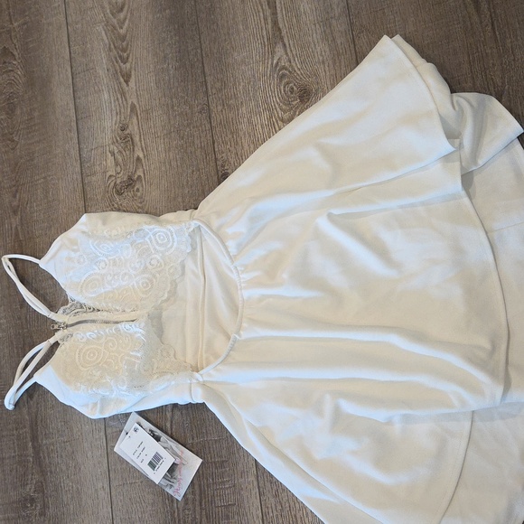 Ivory dress, decorative back.  Size M New w/tags. - Picture 5 of 6